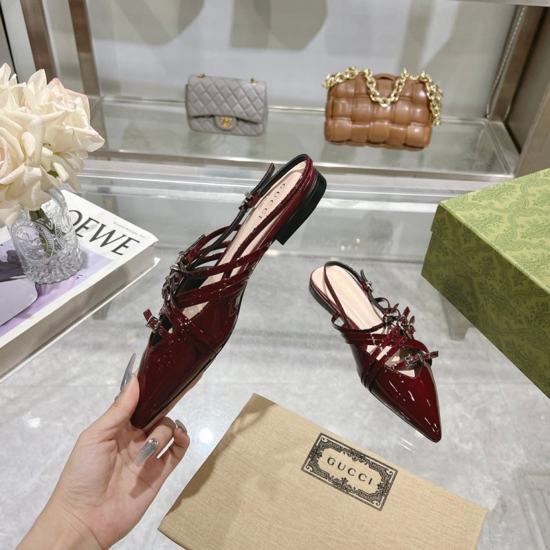 G*u*i sandals